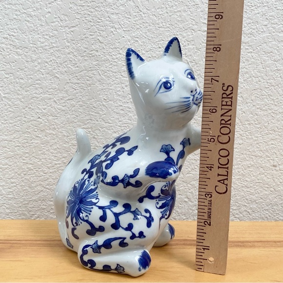 Vintage Blue & White Porcelain Cat Standing with Paws Out 8” Cat Figurine - Picture 7 of 11